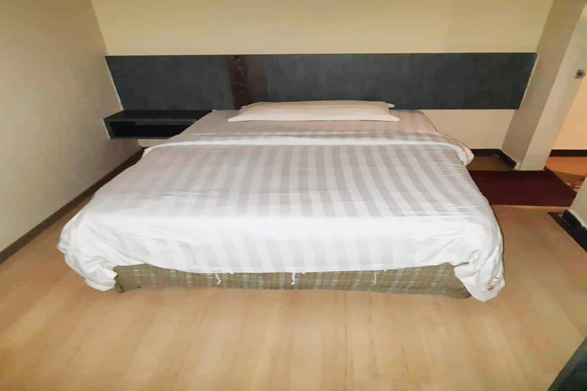 Super Oyo 43930 Hotel Esplanade SDK Dış mekan fotoğraf